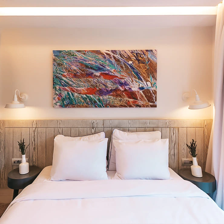 D Resort Ayvalık Deniz Manzaralı Bungalov ferah iç mekânı ve dekoru